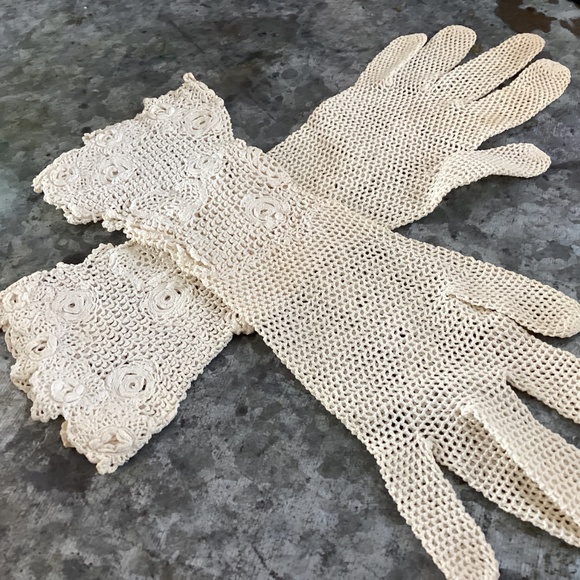 Victorian vintage crochet gloves Longer style - Picture 9 of 10
